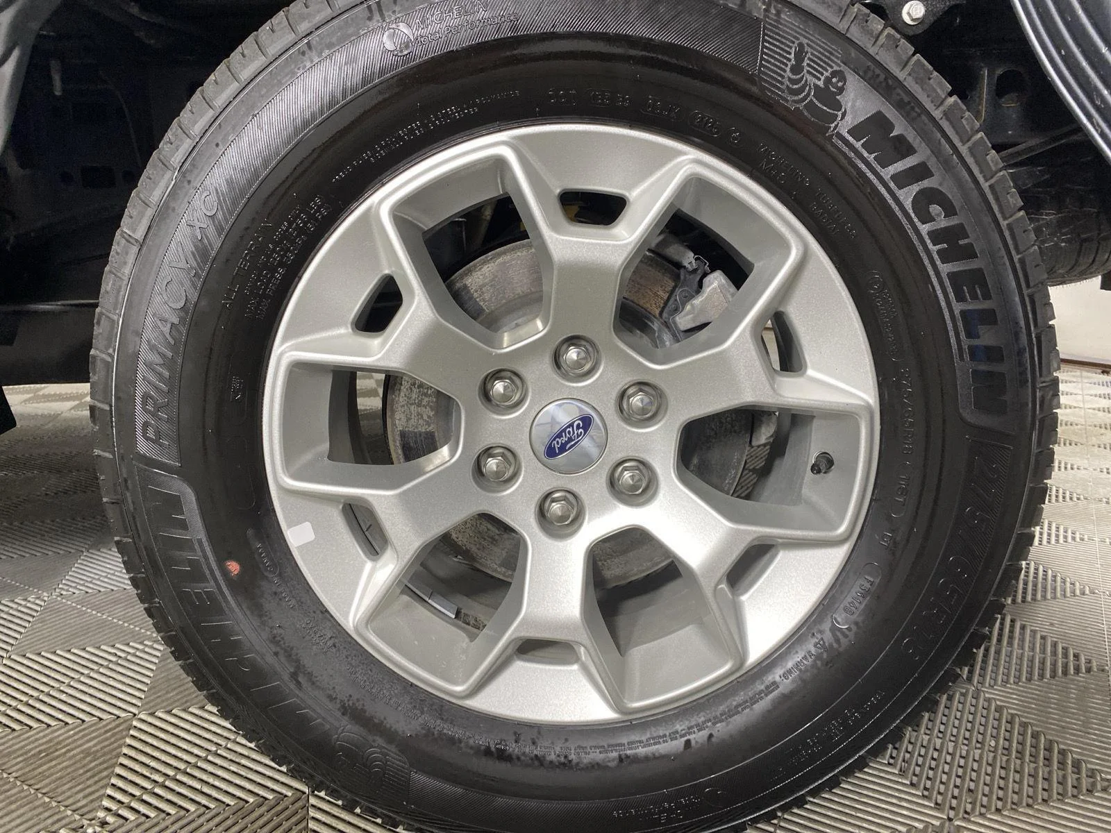 Used 2025 Iconic Silver Ford XLT image 9