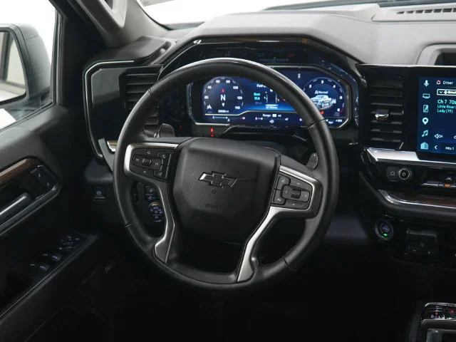 Used 2024 Summit White Chevrolet RST image 13