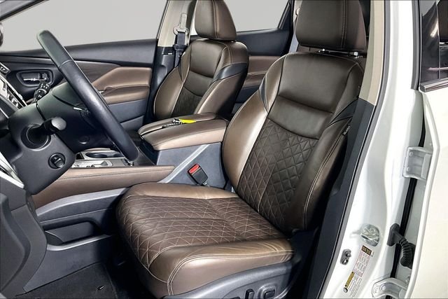 Used 2023 White Nissan Platinum image 19
