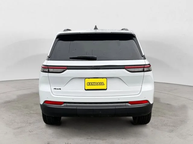 New 2026 Bright White Clear-Coat Exterior Paint Jeep Altitude image 4