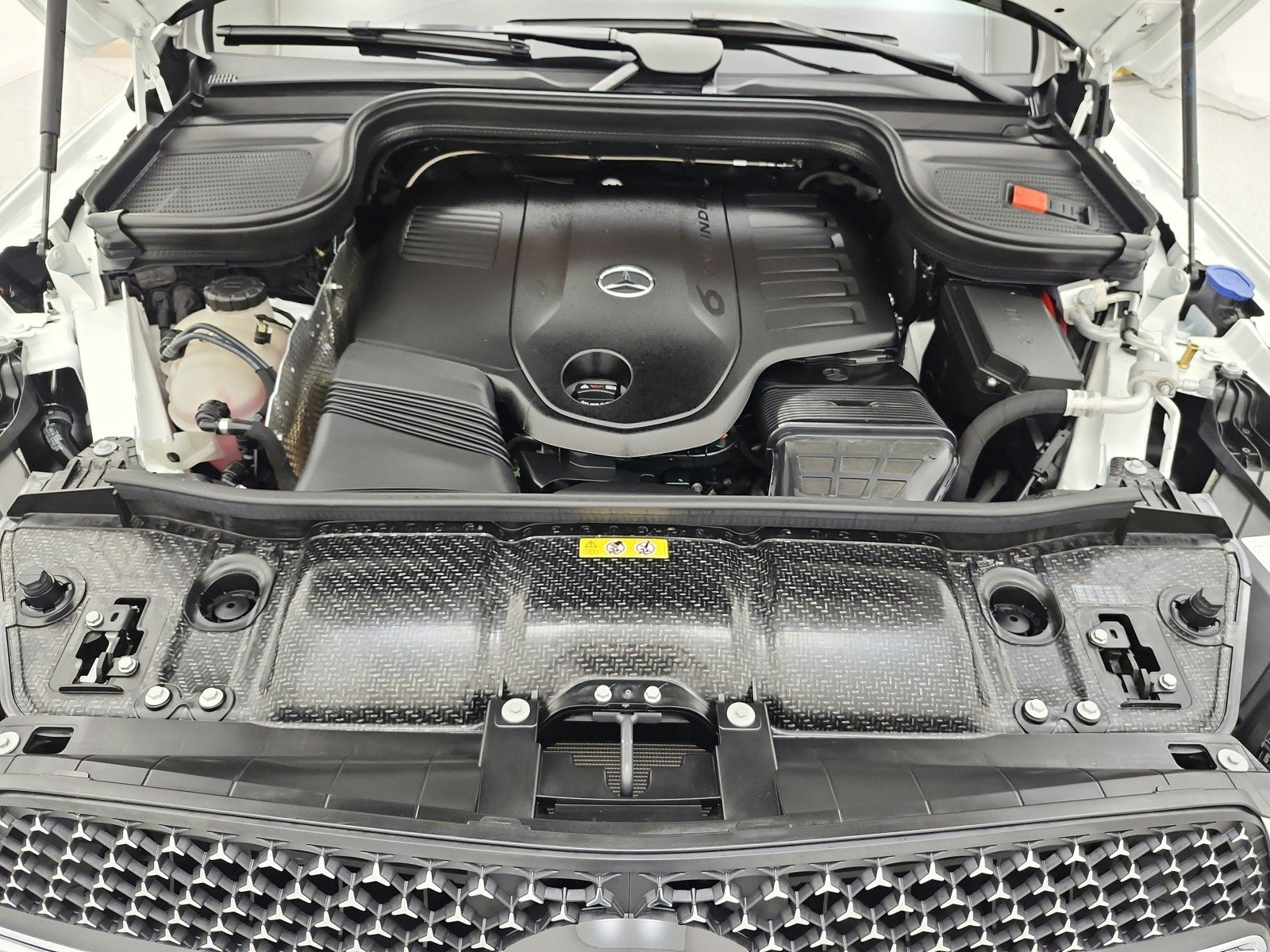 Certified Used 2026 Polar White Mercedes-Benz GLE 450 4MATIC® SUV image 17