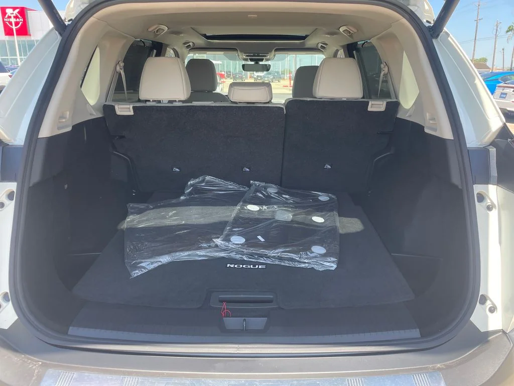 Used 2023 White Nissan SV image 23