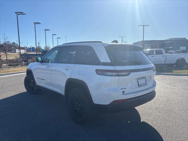 New 2026 Bright White Clear-Coat Exterior Paint Jeep Altitude image 7
