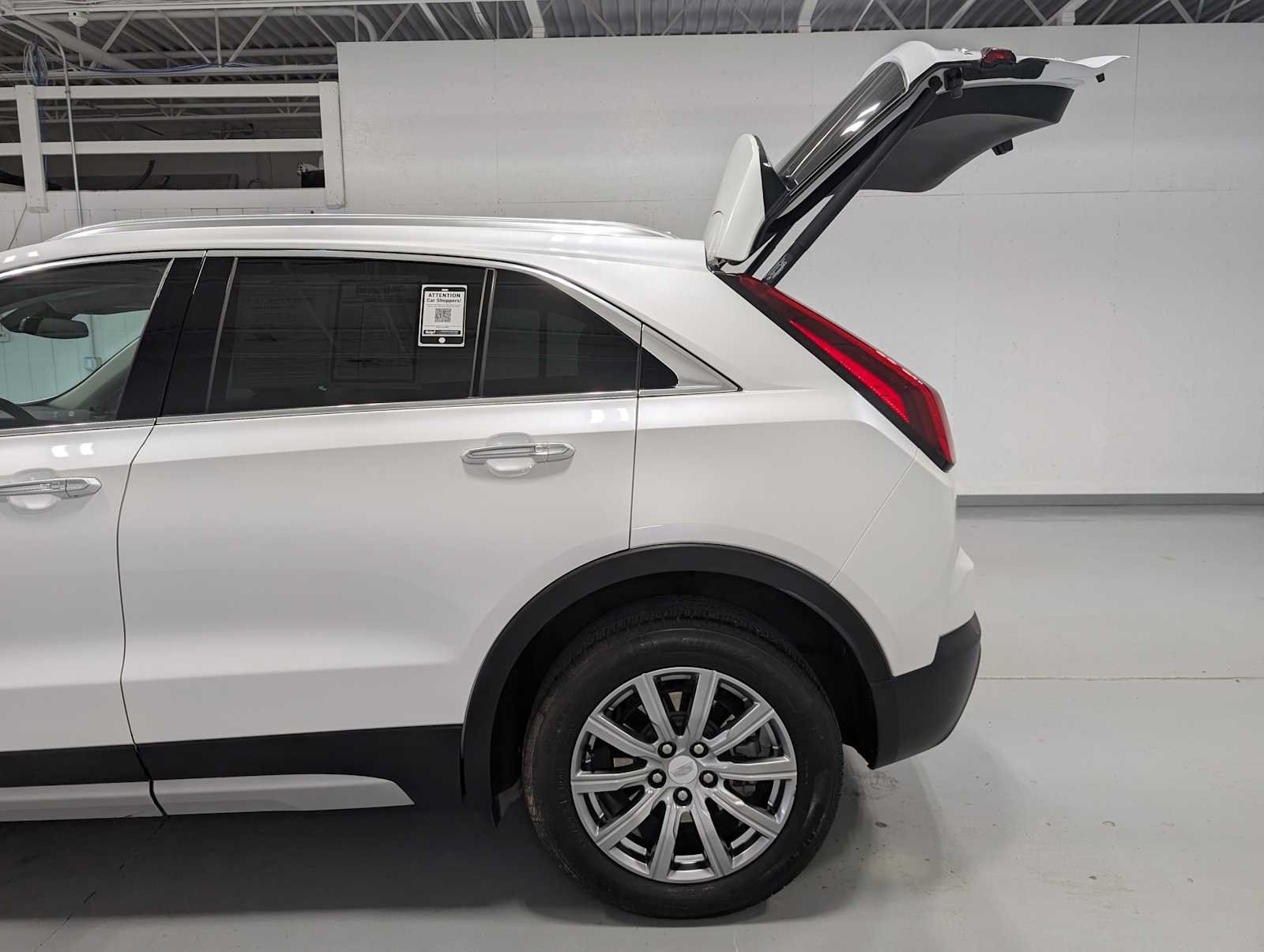 Used 2019 CRYSTAL WHITE TRICOAT Cadillac AWD Premium Luxury image 11