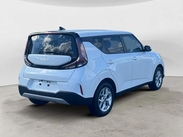 Used 2024 White Kia LX image 5