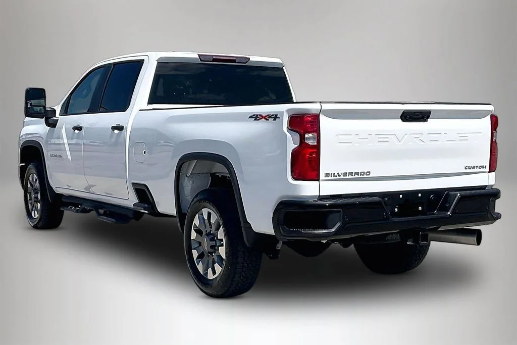 Used 2025 White Chevrolet Custom image 4