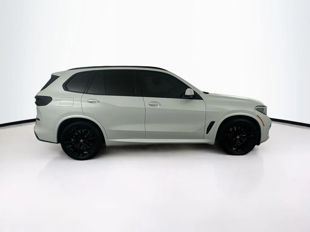 Used 2021 White BMW sDrive40i image 4