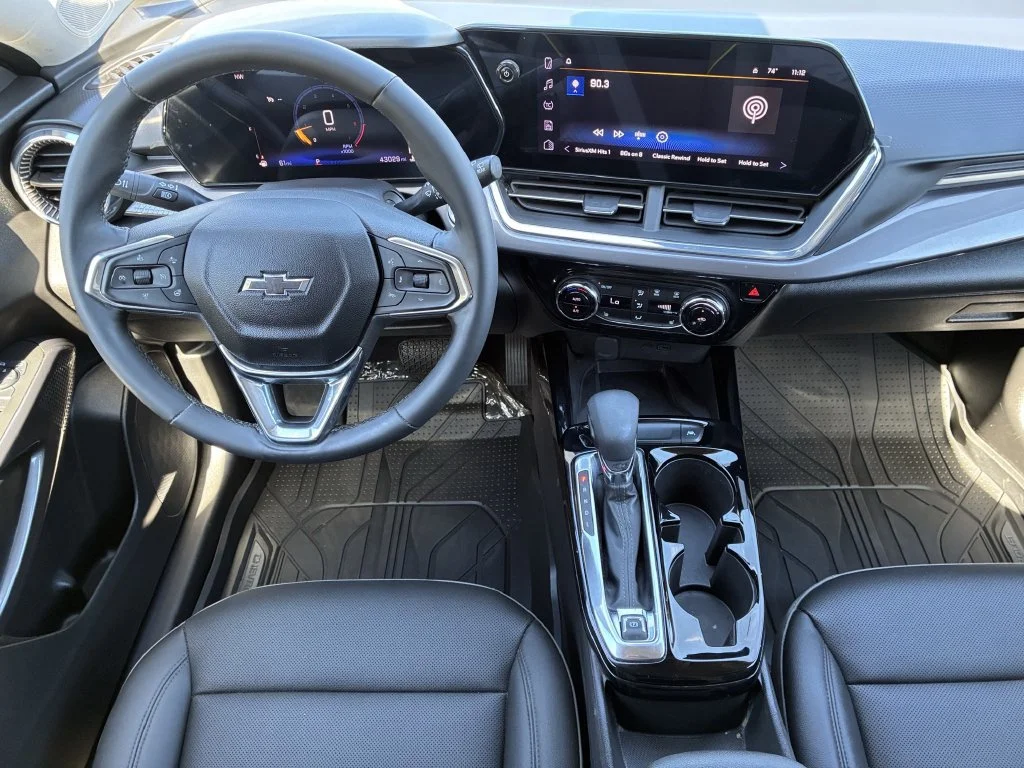 Used 2025 Mosaic Black Metallic Chevrolet ACTIV image 3