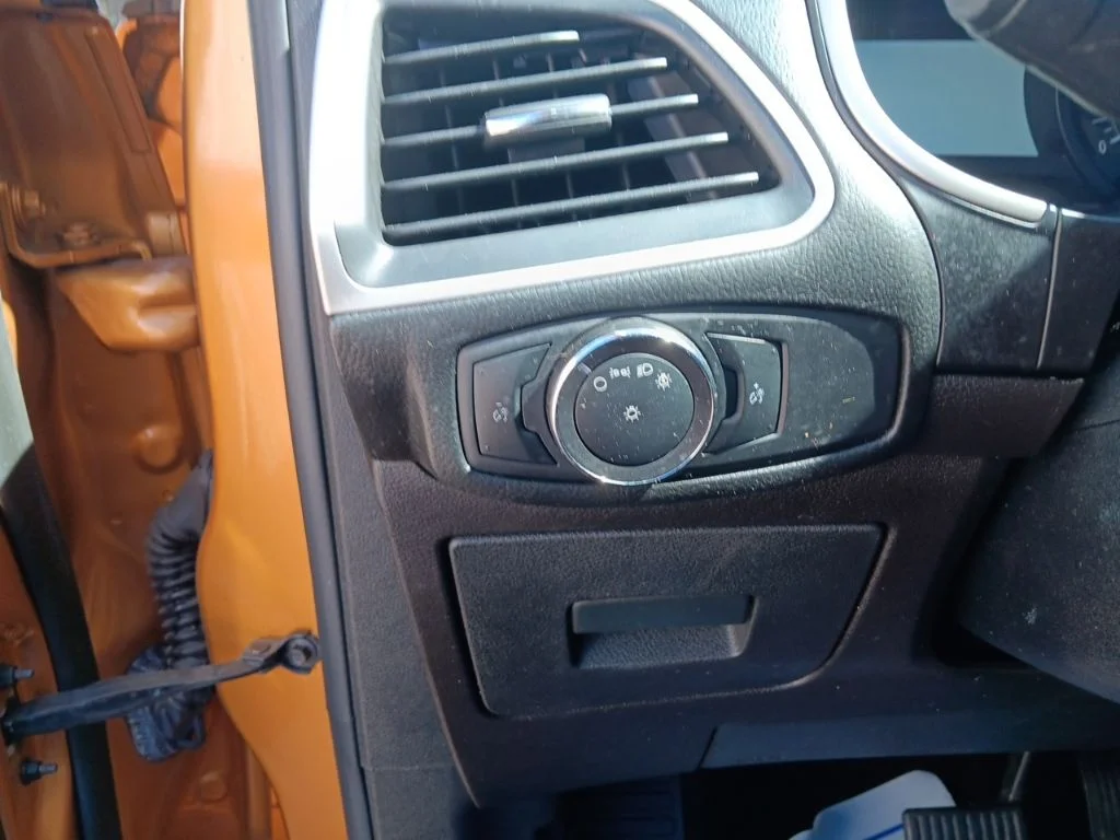 Used 2016 Electric Spice Metallic Ford SEL image 17