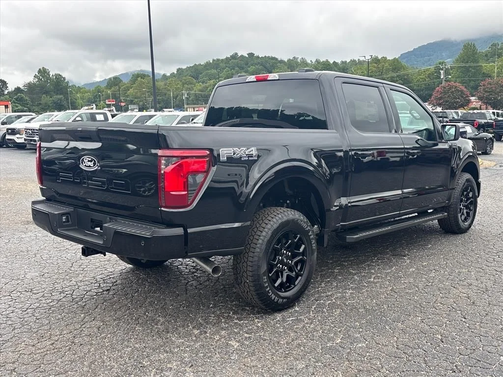New 2026 Agate Black Metallic Ford XLT image 8