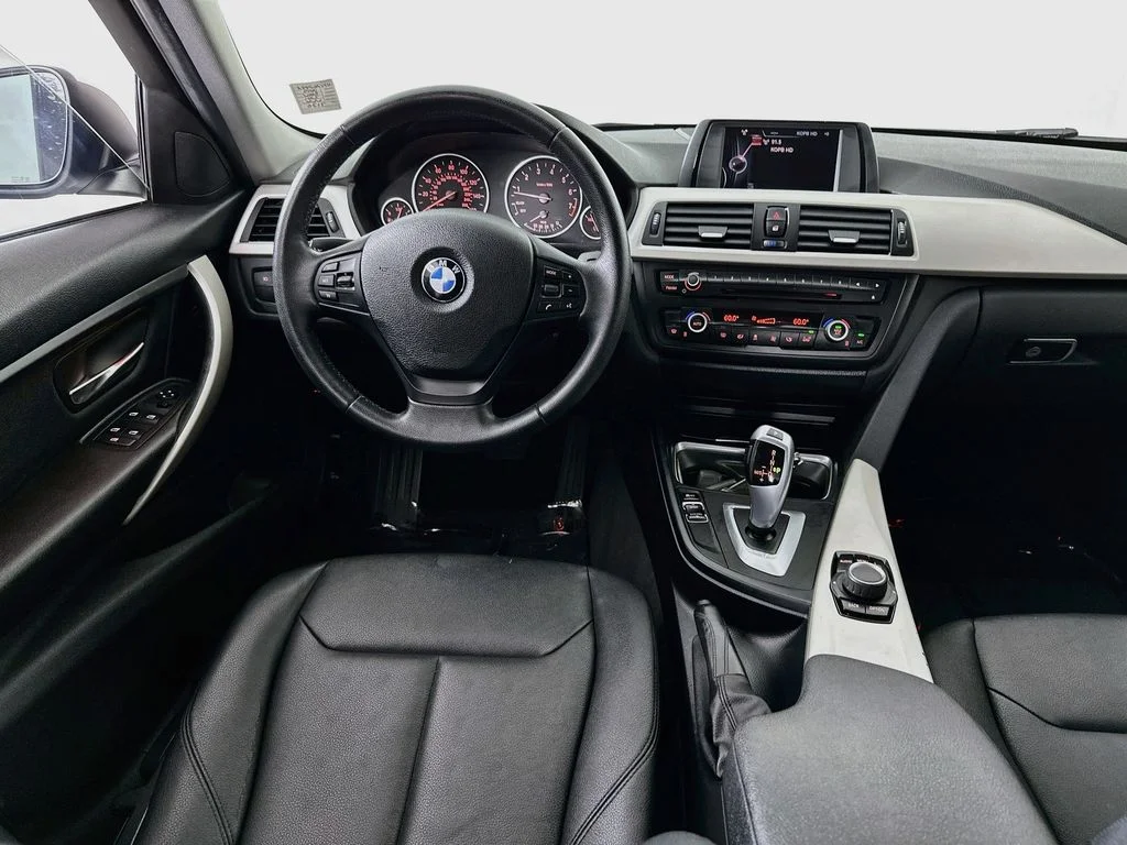 Used 2015 Alpine White BMW 320i image 20