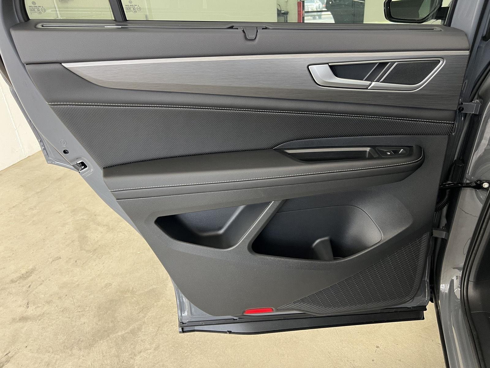 New 2026 pure gray Volkswagen 2.0T SE w/Technology image 23