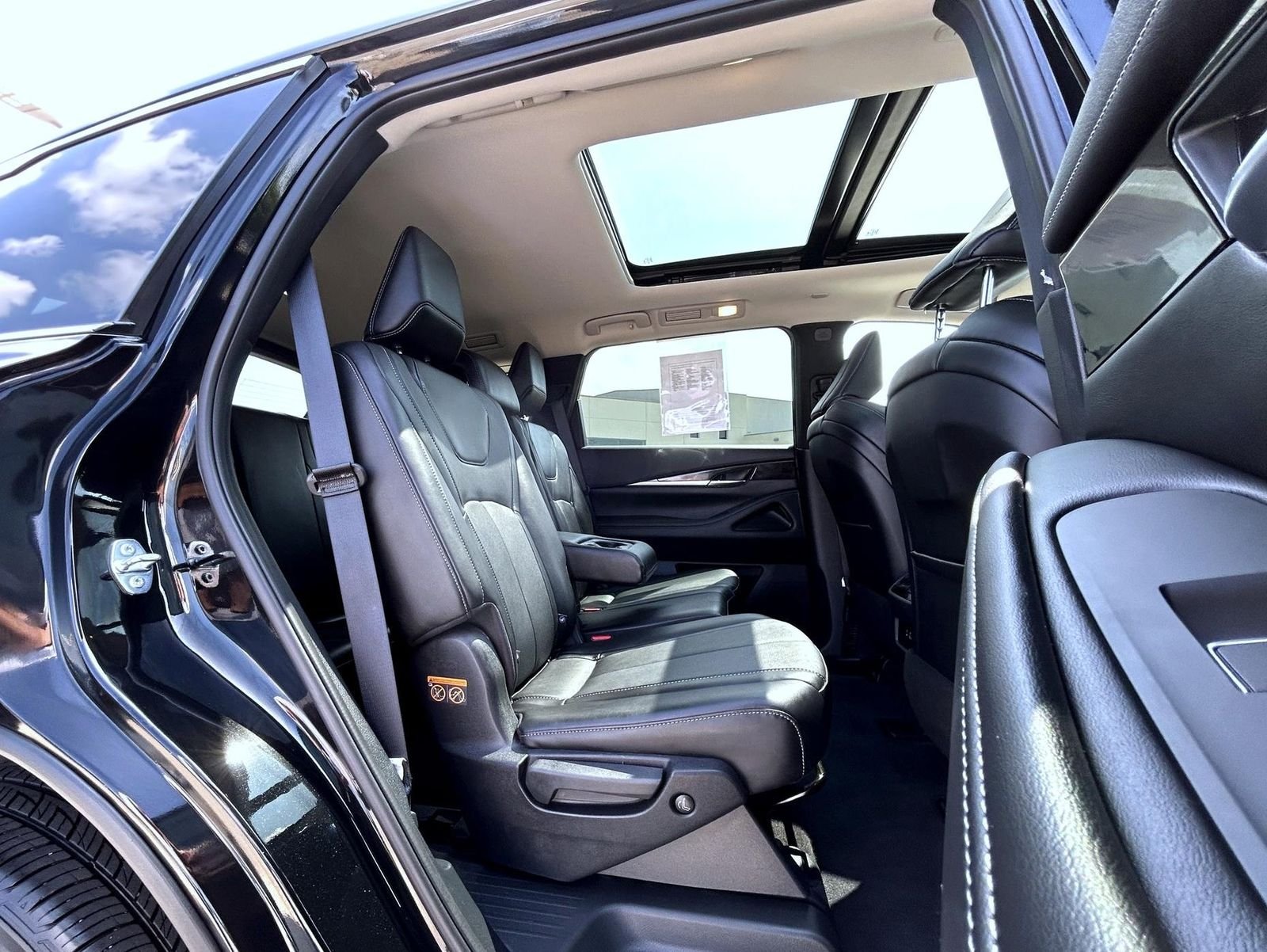 Used 2025 Black INFINITI PURE image 18