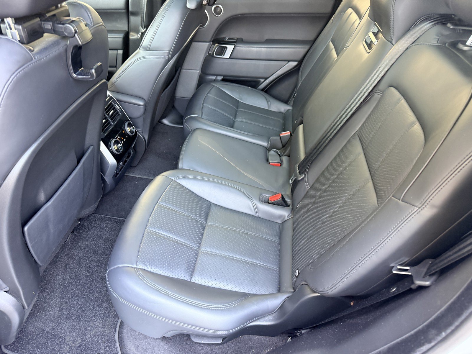 Used 2022 Fuji White Land Rover HSE Silver Edition image 22