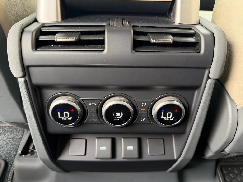 2023 Land Rover Defender SE - Photo 15
