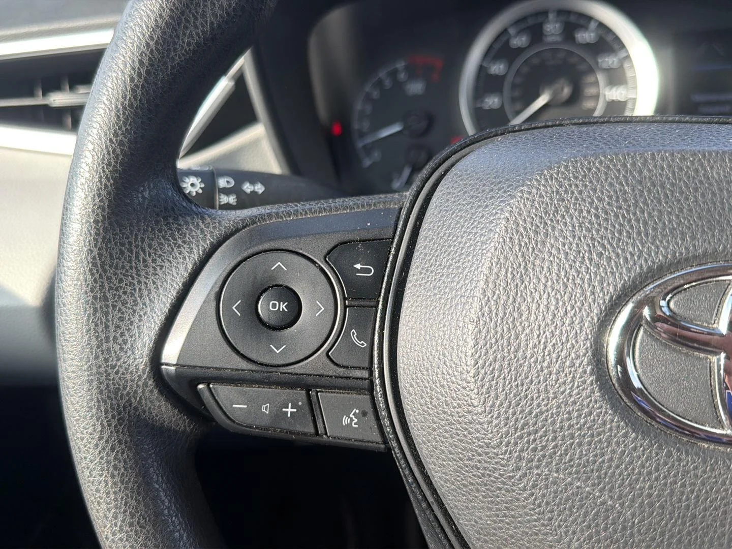 Used 2020 Black Sand Pearl Toyota LE image 11