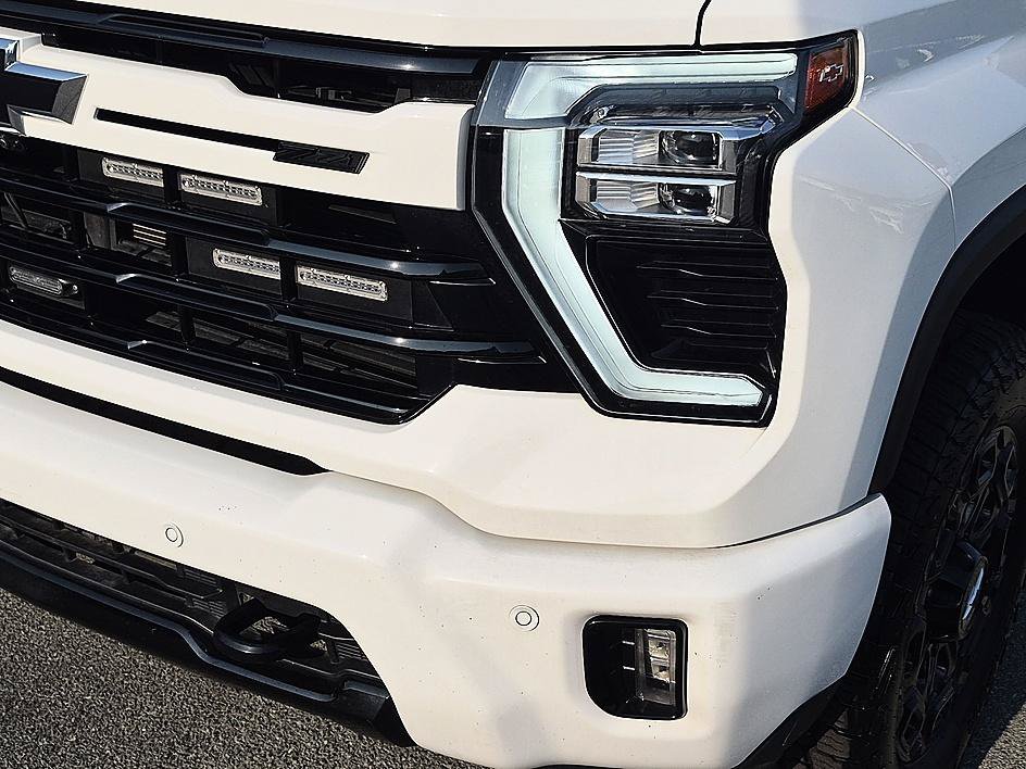 Used 2024 Summit White Chevrolet LTZ image 9
