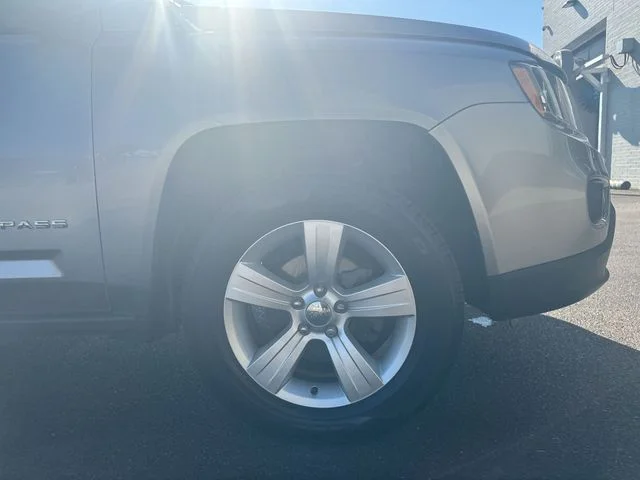 Used 2015 Silver Jeep Latitude image 12