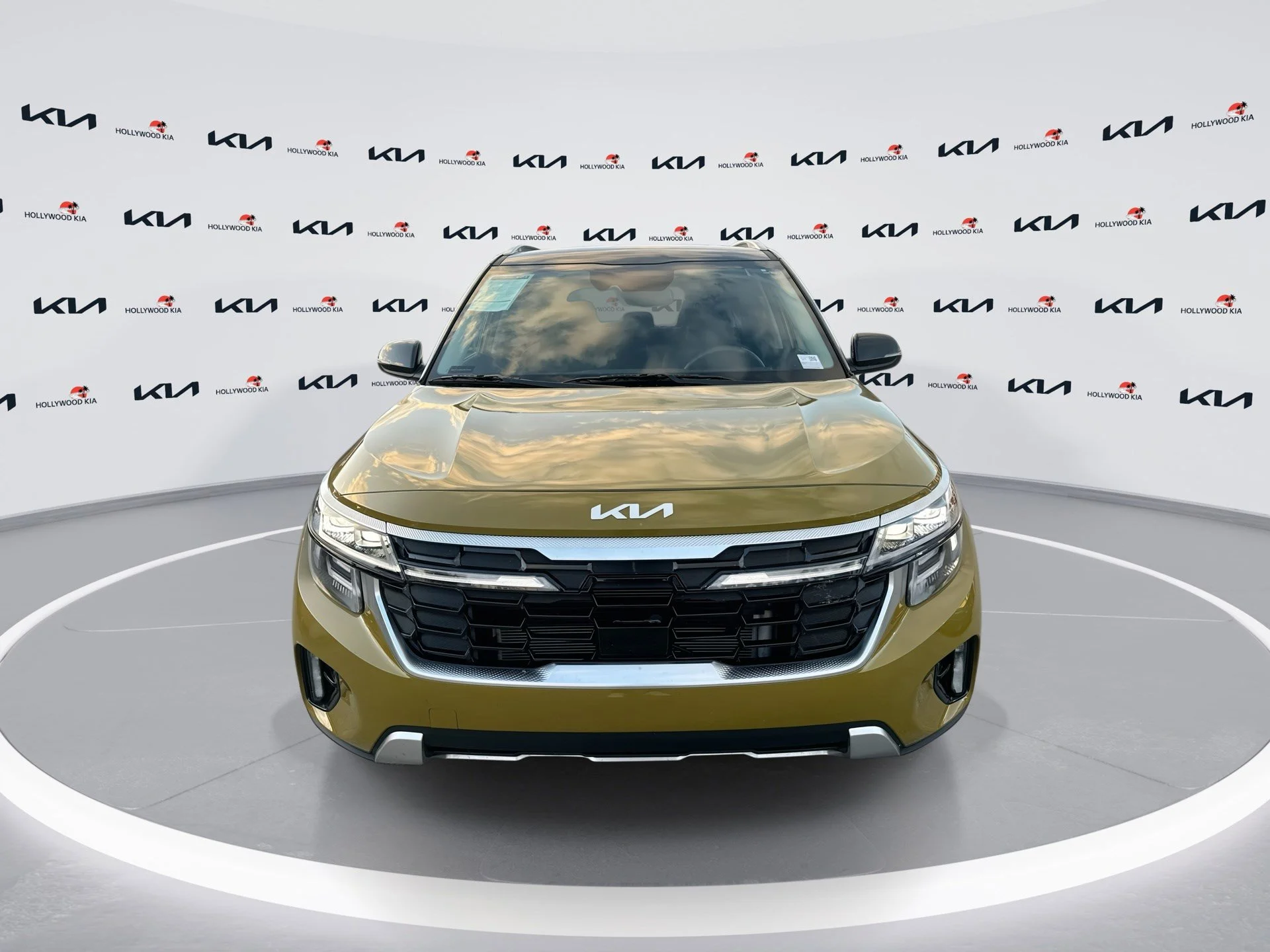 Certified Used 2024 Valais Green/Black Roof Kia SX image 3