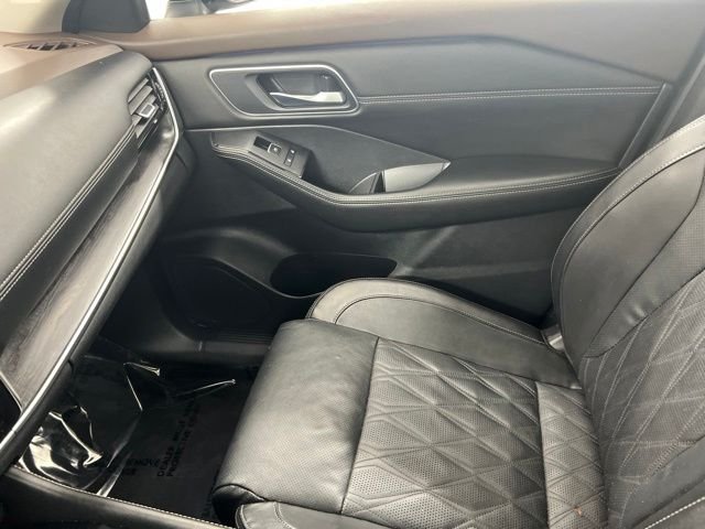 Used 2023 Boulder Gray Pearl Nissan Platinum image 16