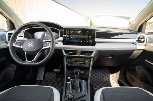 2025 Volkswagen Taos SE - Photo 11
