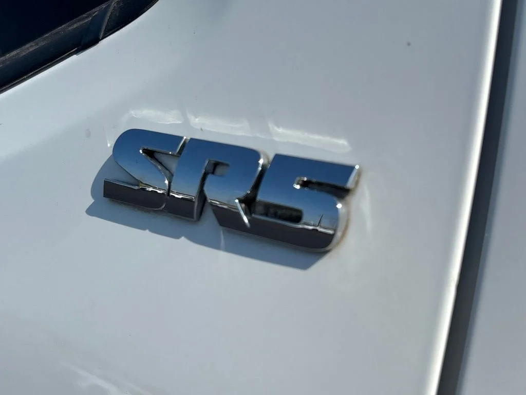 Used 2022 White Toyota SR5 image 29