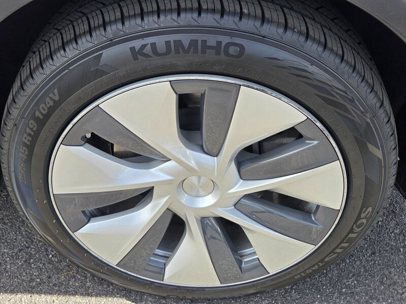 Used 2020  Tesla Long Range image 13