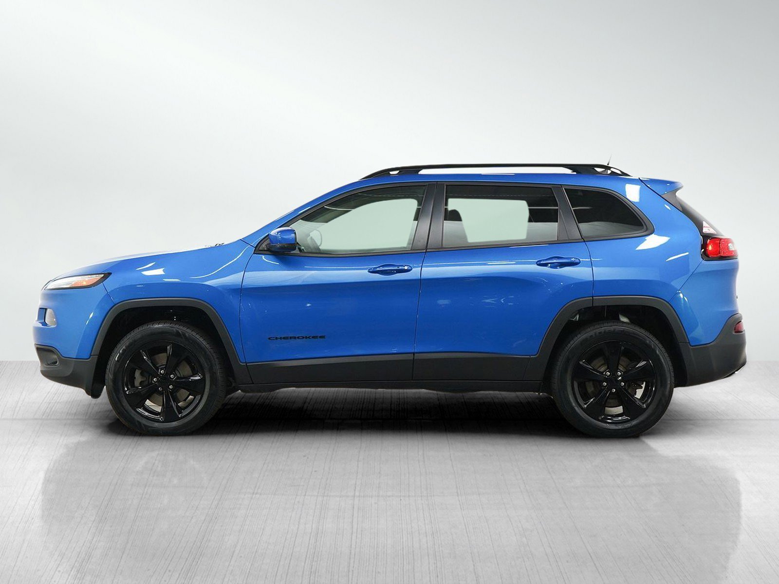 Used 2018 Jeep Cherokee Limited with VIN 1C4PJMDX7JD534570 for sale in Burnsville, Minnesota