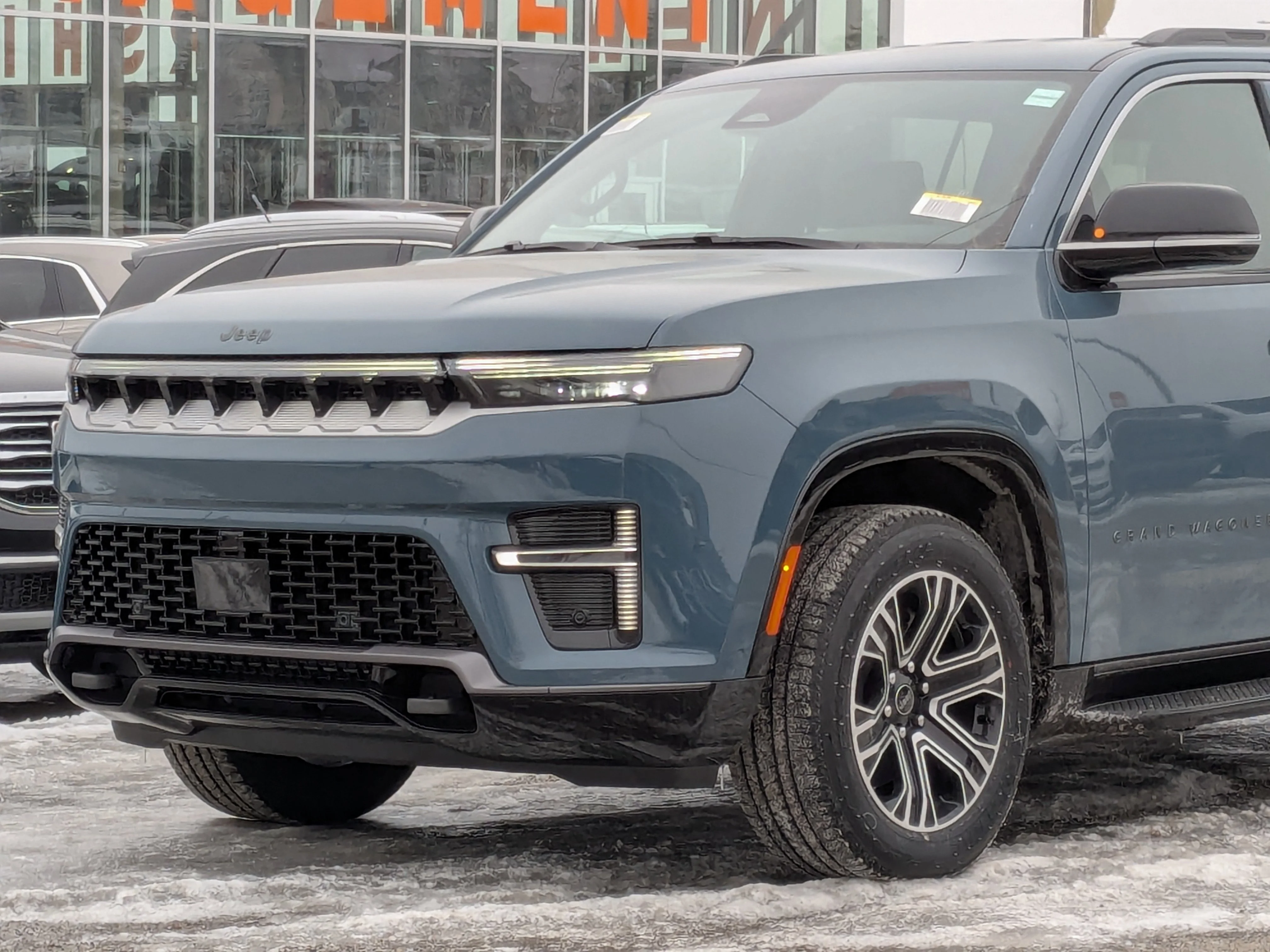 New 2026 Blue Jeep L - Hurricane SO Turbo - 8-Pass Seating - HD Trailer Tow - 12 Display - Vent Seats & More! image 9