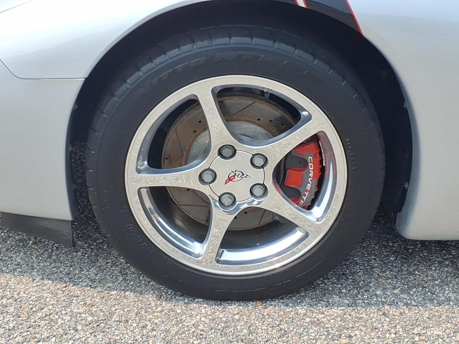 Used 2001 Quicksilver Metallic Chevrolet  image 4