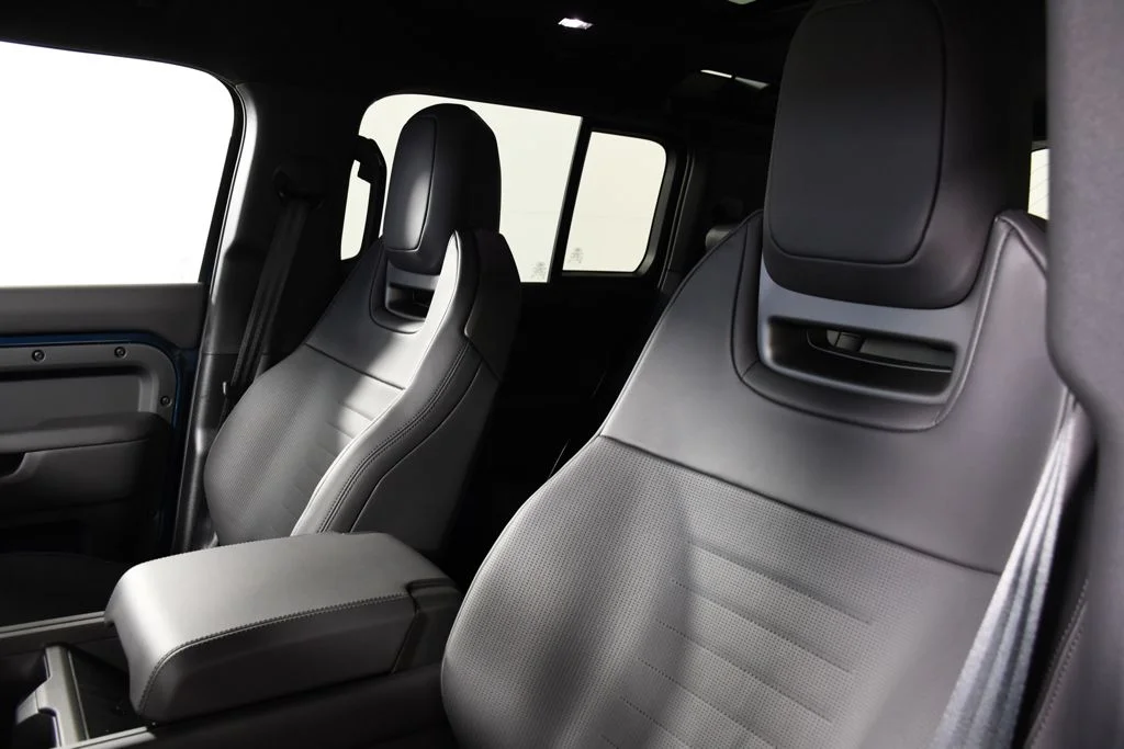 New 2026 Sargasso Blue Land Rover  image 17