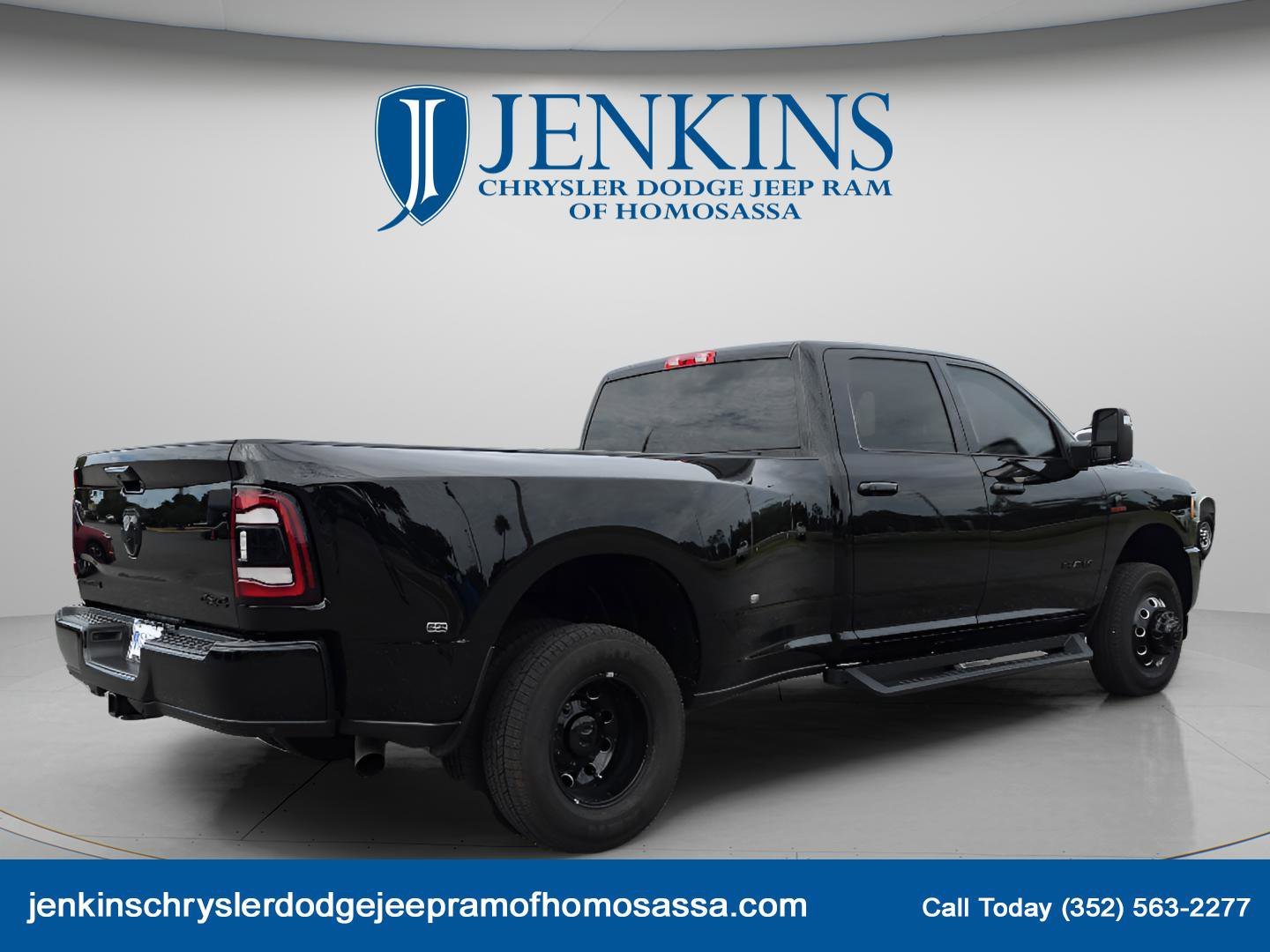 Used 2024 Diamond Black Crystal Pearlcoat Ram Big Horn image 4