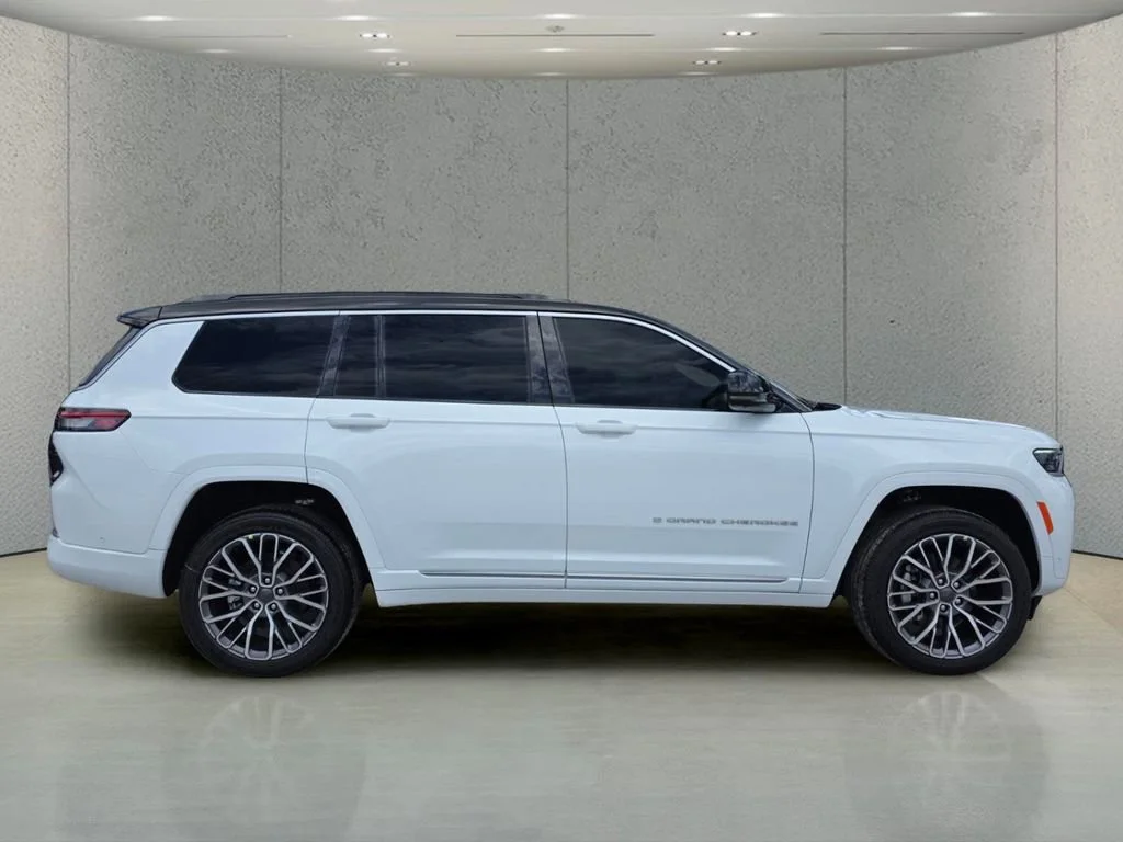 New 2026 Bright White Clear-Coat Exterior Paint Jeep Summit image 3