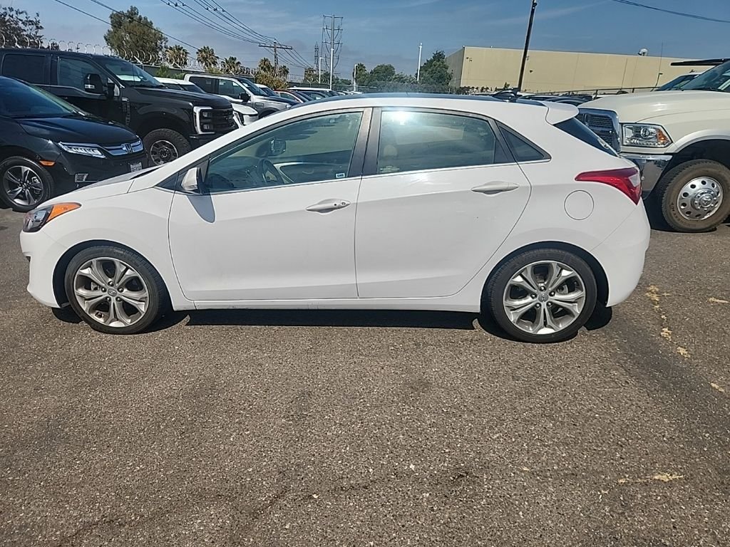 Used 2013 White Hyundai Base image 10