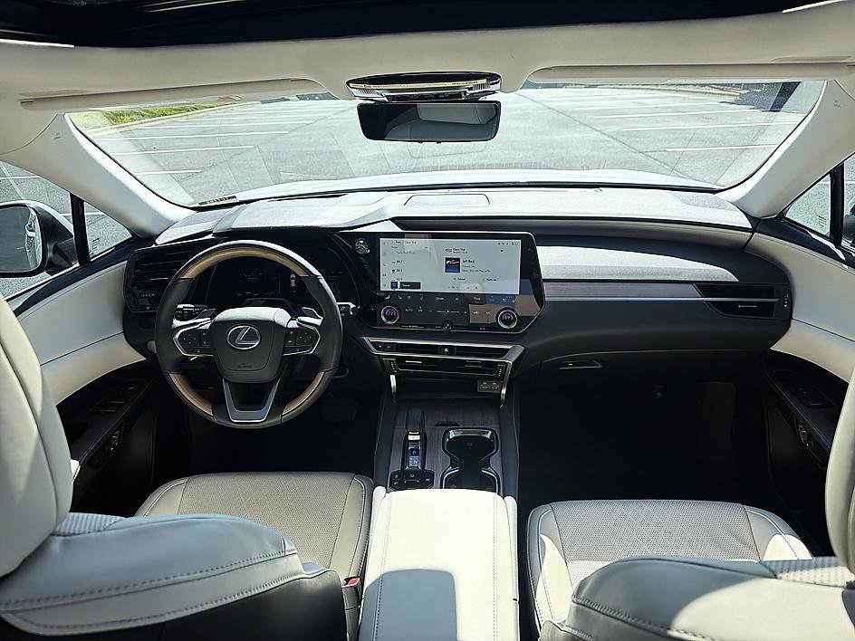 Used 2025 White Pearl Lexus RX 350h Premium Plus image 18