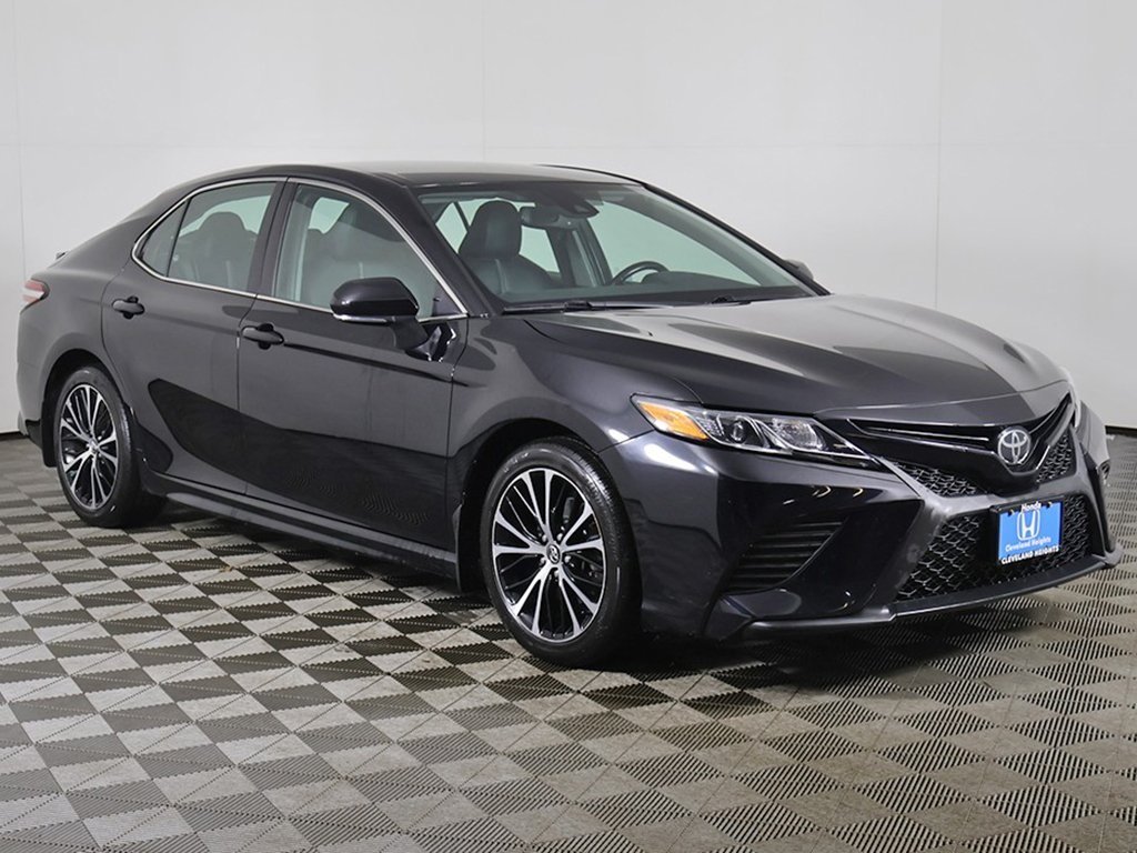 Used 2020 Toyota Camry SE with VIN 4T1M11AKXLU944384 for sale in Cleveland Heights, OH