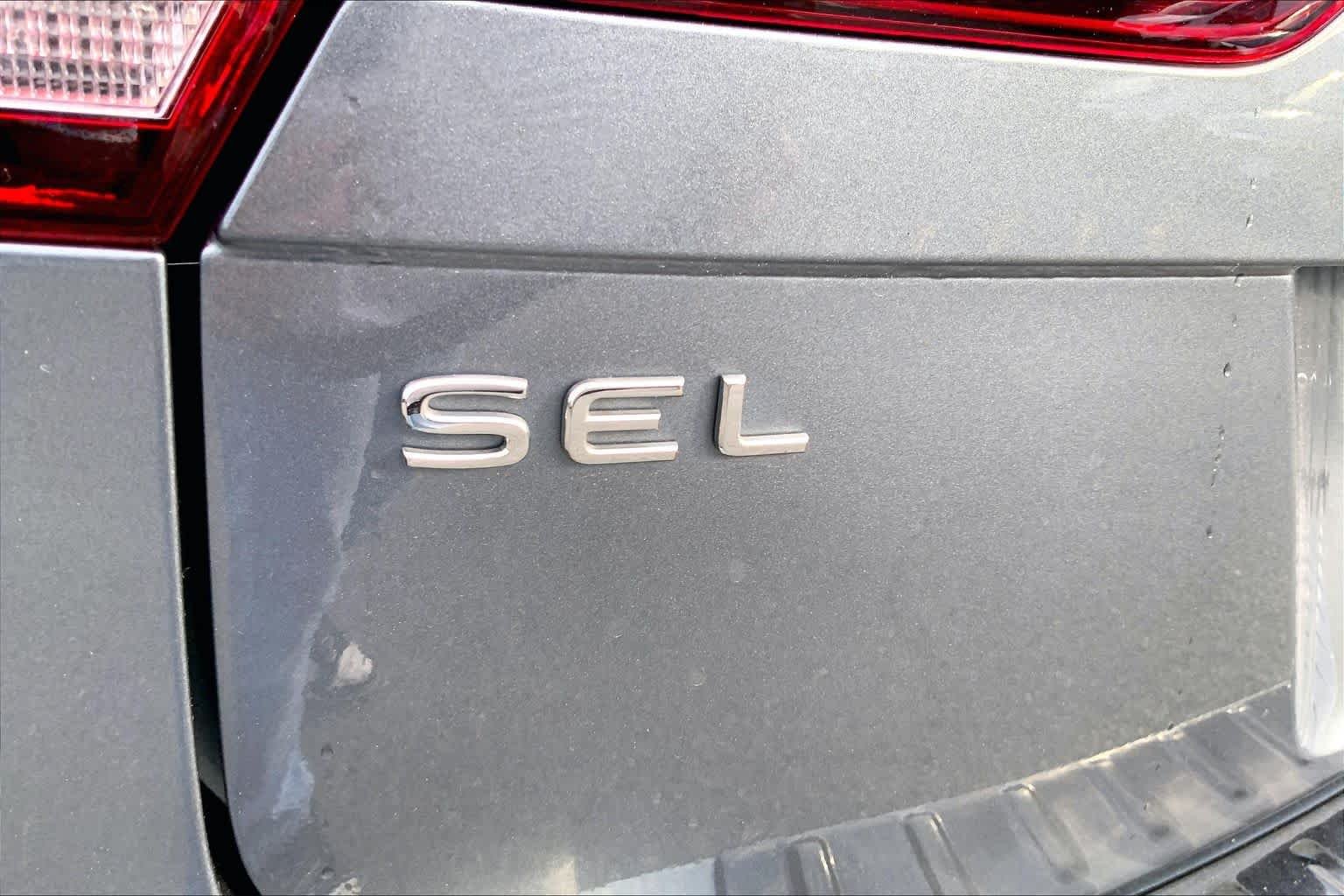 Used 2023 Platinum Gray Metallic Volkswagen SEL R-Line image 31