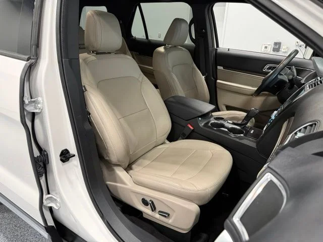 Used 2018 White Ford Limited image 41