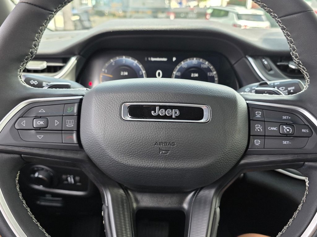 New 2026 Silver Zynith Exterior Paint Jeep Laredo image 20