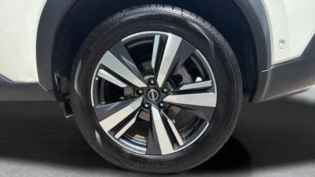 Used 2023 Pearl White Tricoat Nissan SL image 59