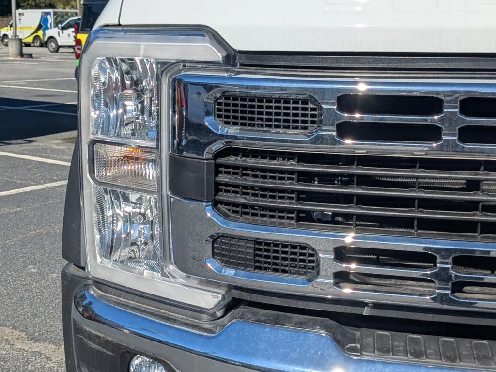 New 2025 Oxford White Ford XL image 10