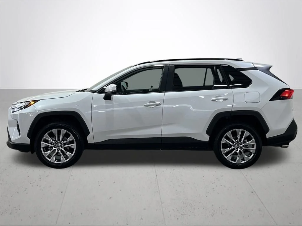 Used 2023 Beige Toyota XLE Premium image 15