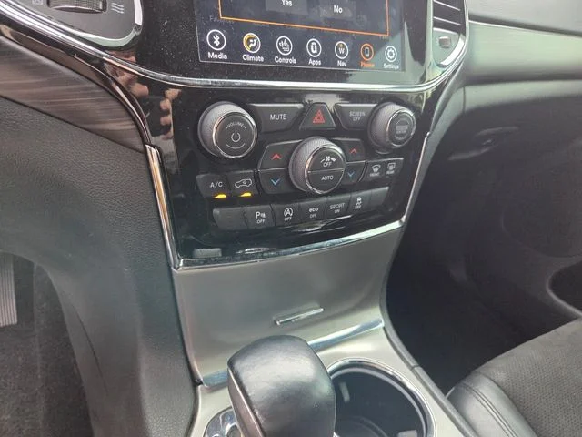 Certified Used 2022 White Jeep Laredo X image 22