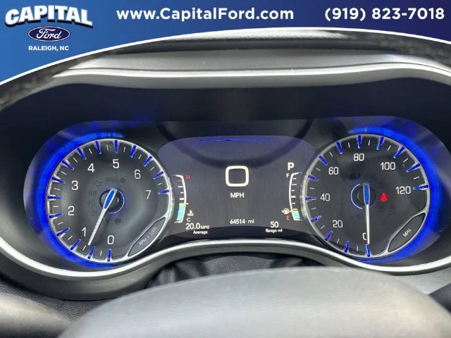 Used 2025 White Chrysler Select image 24