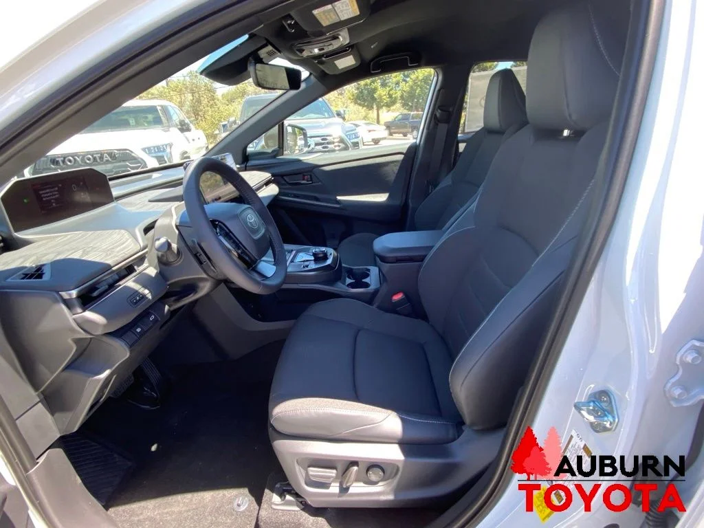 New 2026 Wind Chill Pearl <sup>1</sup> Toyota  SE image 27