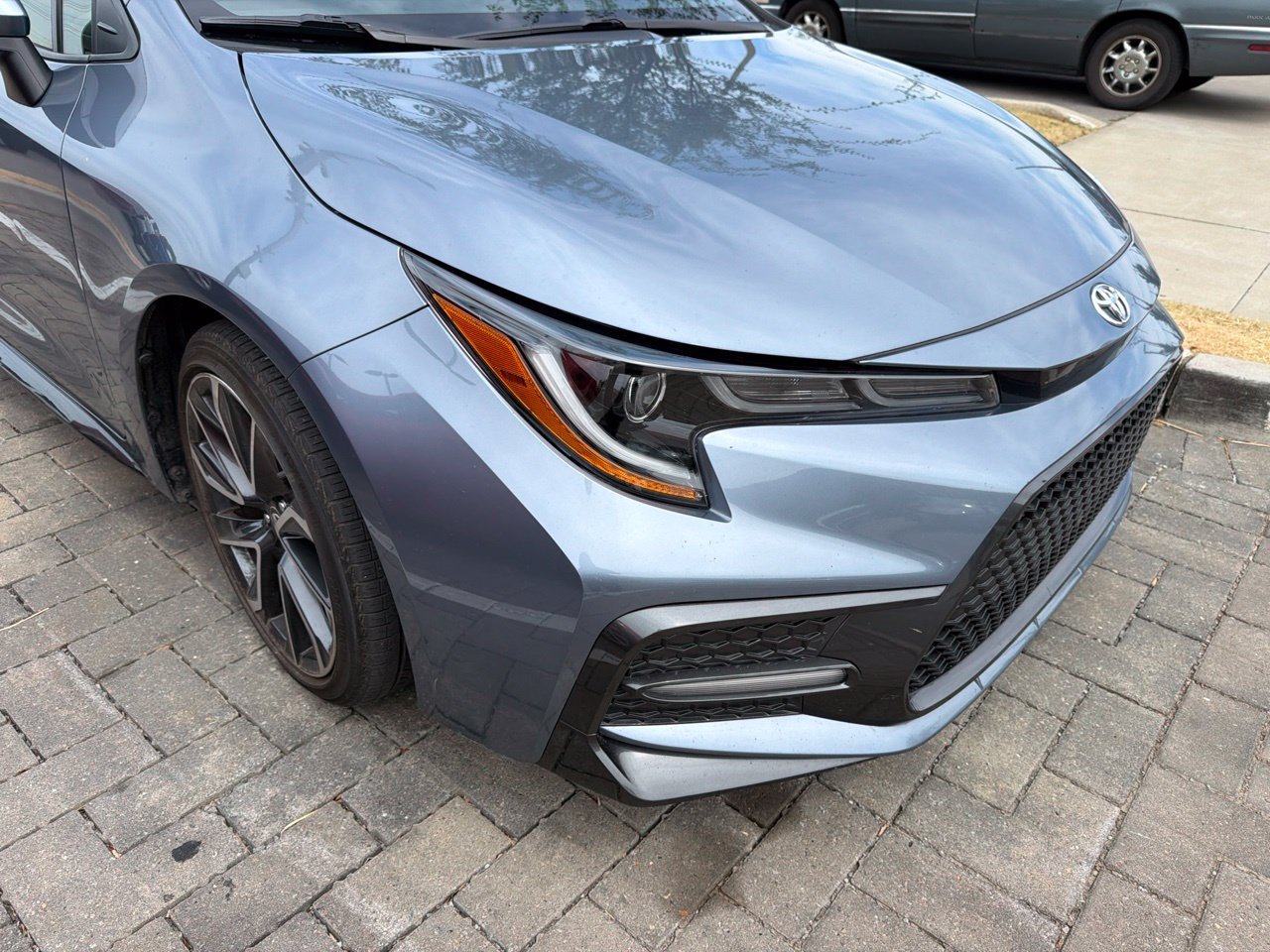 Used 2022  Toyota SE image 2
