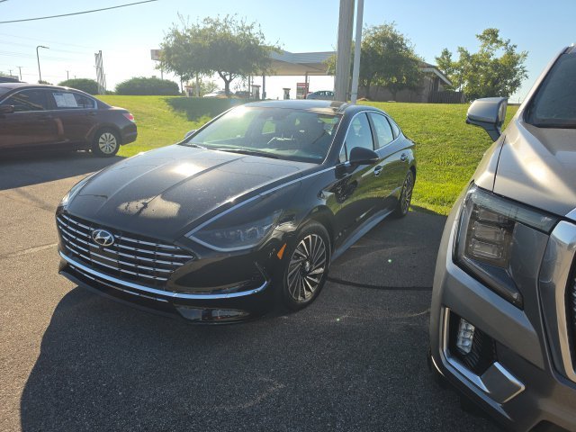 Certified Used 2023 Black Hyundai Limited image 2