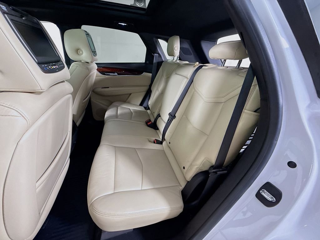 Used 2018 Crystal White Tricoat Cadillac Luxury AWD image 26