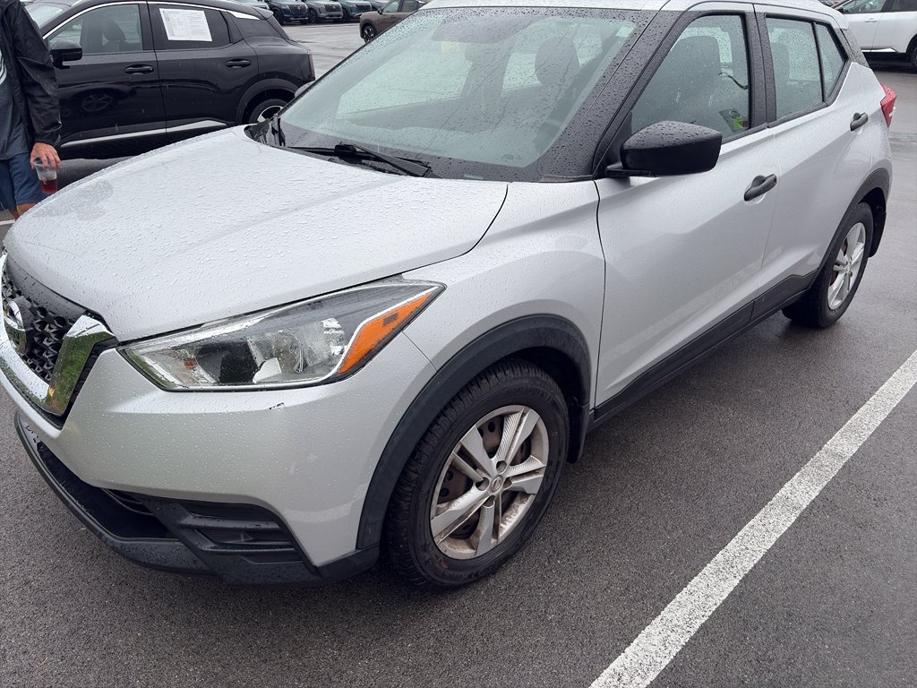 Used 2018 Brilliant Silver Nissan S image 10