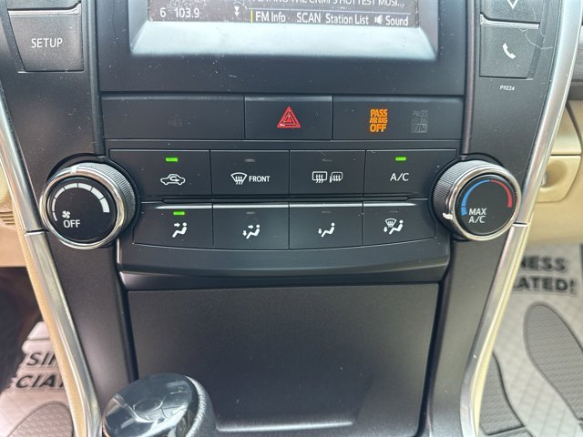 Used 2016  Toyota  image 19